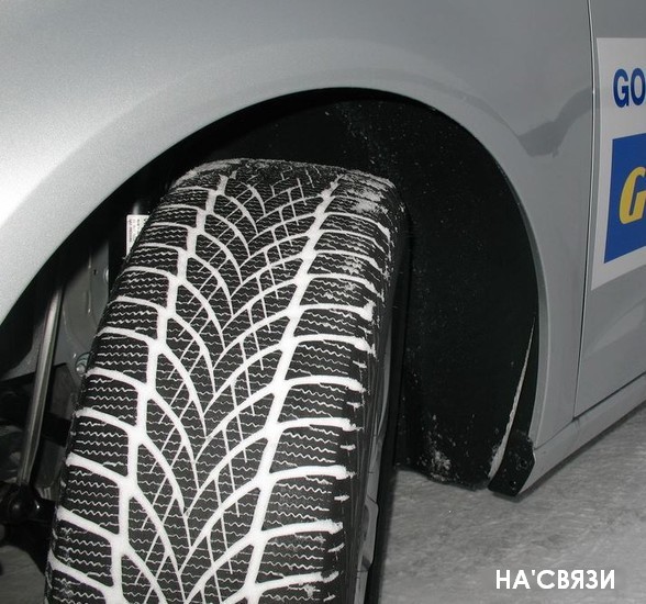 

Автомобильные шины Goodyear UltraGrip Ice 2 235/45R17 97T