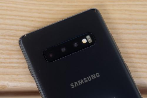 Samsung Galaxy S10, S10+ и S10e получили новое ПО: функция Auto Hotspot и возможность управлять устройствами из шторки уведомлений
