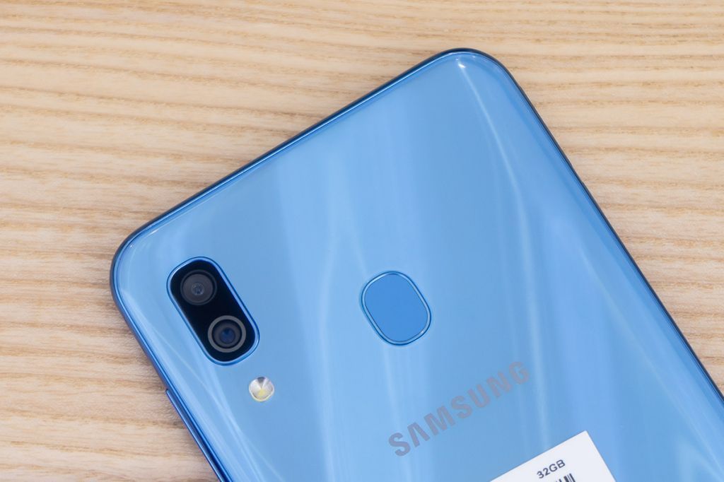 Фото смартфона Samsung Galaxy A30