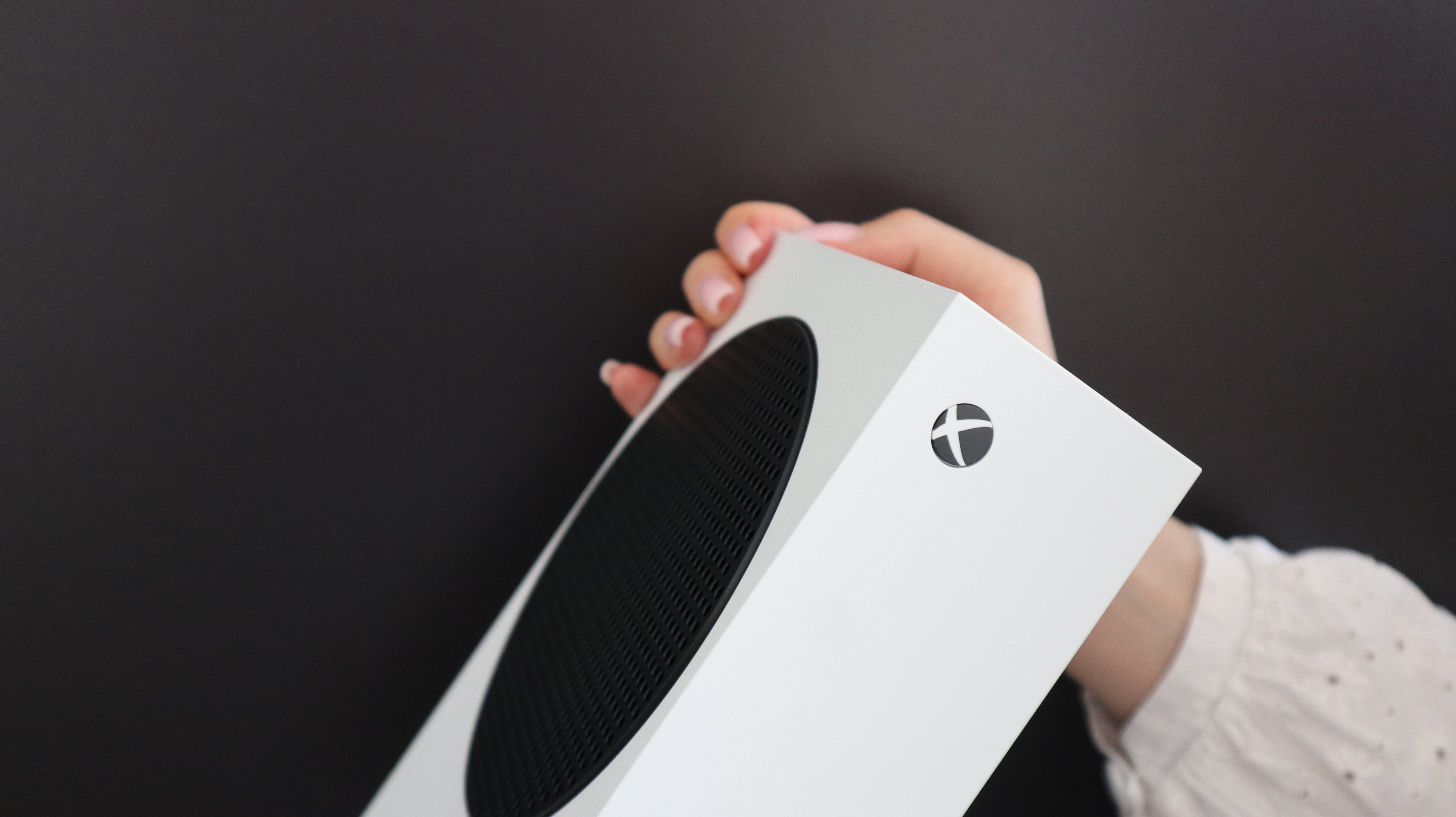 Обзор Xbox Series S: маленькая консоль, большой потенциал